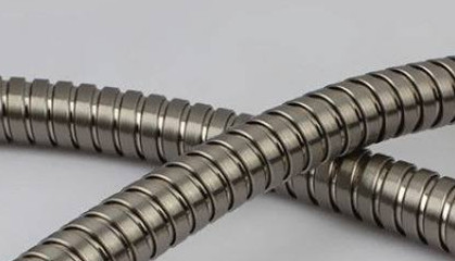 淋浴花洒喷头软管怎样更换螺帽？